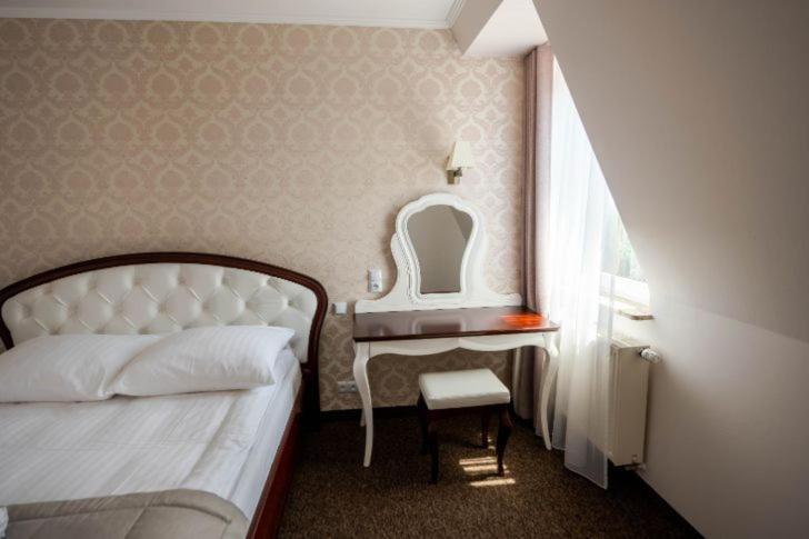 Hotel Palacowa Narol Zewnętrze zdjęcie